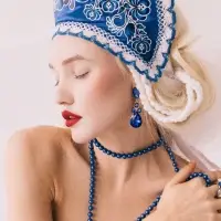 Серьги висячие со стразами &laquo;Вечеринка&raquo;, цветок из капель, сине-белые в золоте, 6.3 см