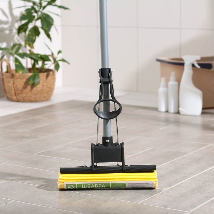 Швабра для мытья пола Доляна, PVA с роликовым отжимом, 120 см, телескопическая ручка 70-105 см, насадка 27×6 см, МИКС Швабра для мытья пола Доляна, PVA с роликовым отжимом, 120 см, телескопическая ручка 70-105 см, насадка 27×6 см, МИКС