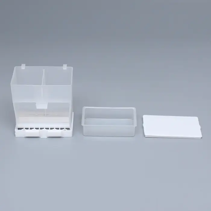 Автокормушка для птиц &laquo;Пижон&raquo;, 8.5&times;8&times;15.4 см, пластик, белая