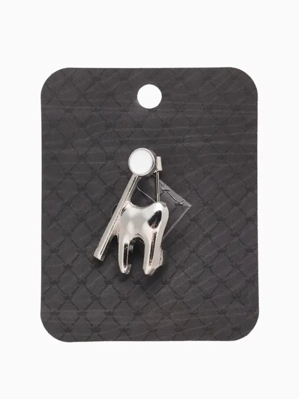 Брошь &laquo;Зуб с зеркалом&raquo;, белая в серебре