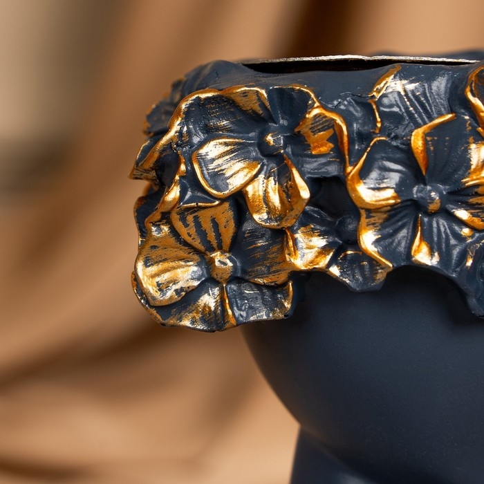 Подсвечник полистоун «Девушка с венком» 9,5 х 9,5 х 14 см МИКС