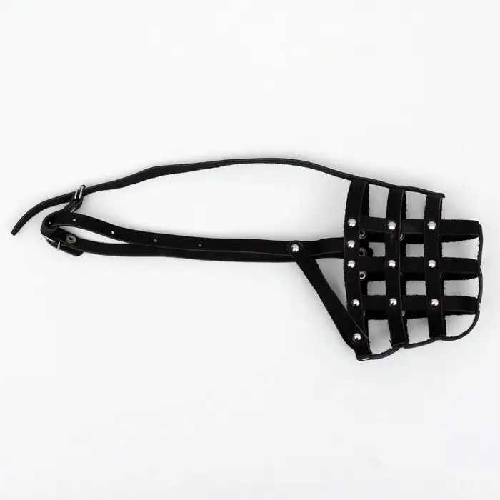 Намордник № 3, немецкая овчарка, сука, длина по носу 9 см, обхват морды 32 см, чёрный