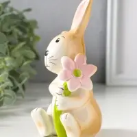 Сувенир керамика "Зайчик с розовой ромашкой" 7,9х7,3х14 см