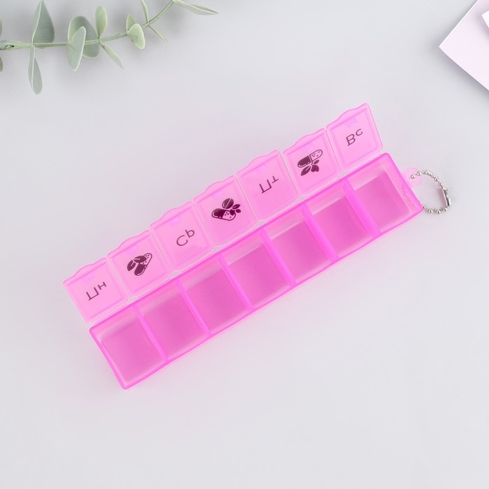 Таблетница на неделю с цепочкой, 7 секций, розовая, русские буквы, 15 х 3 х 2 см. Таблетница на неделю с цепочкой, 7 секций, розовая, русские буквы, 15 х 3 х 2 см.