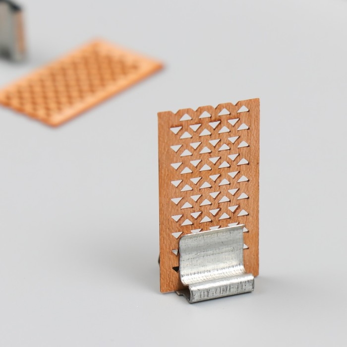 Фитиль для свечи дерево с металлическим держателем широкий 2х3,6 см Фитиль для свечи дерево с металлическим держателем широкий 2х3,6 см