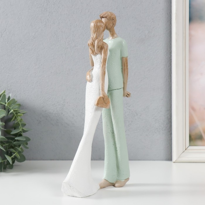 Сувенир полистоун  Сувенир полистоун "Влюблённые. Поцелуй" бело-зелёный 15,5х6х29,5 см