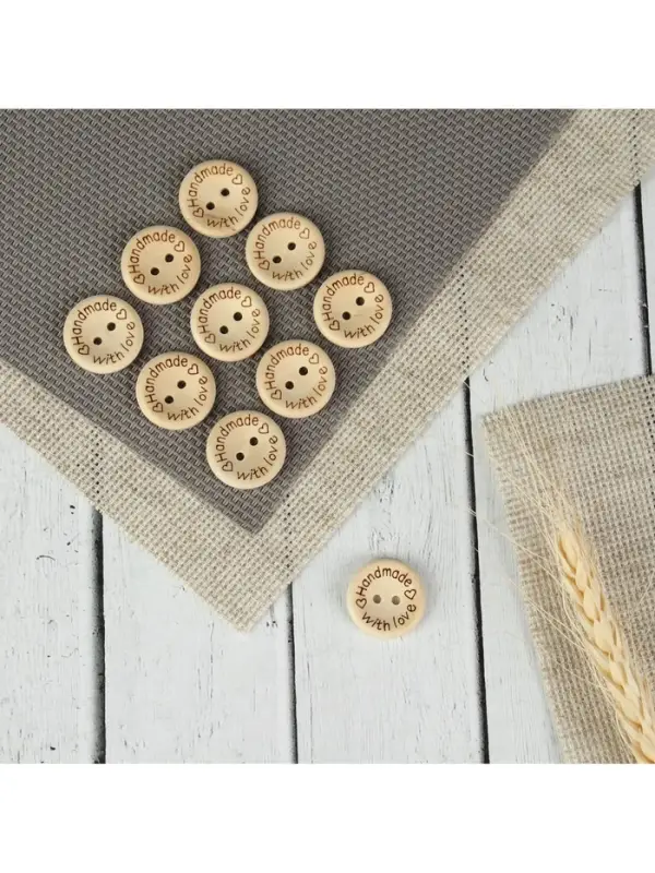 Набор нашивок из дерева Hand made with love, 2×2 см, 10 шт. Набор нашивок из дерева Hand made with love, 2×2 см, 10 шт.