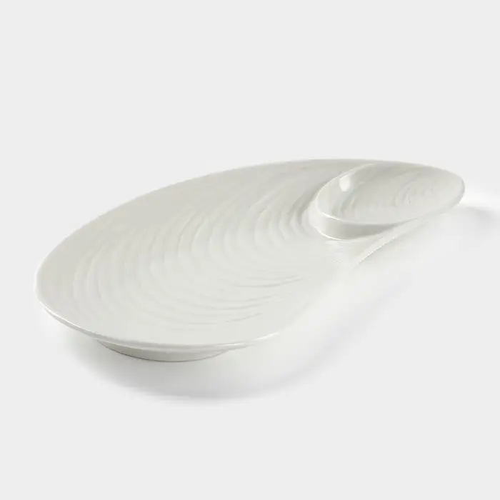 Блюдо керамическое с соусником &laquo;Ракушка&raquo;, 28.5&times;15.5&times;2 см, белое