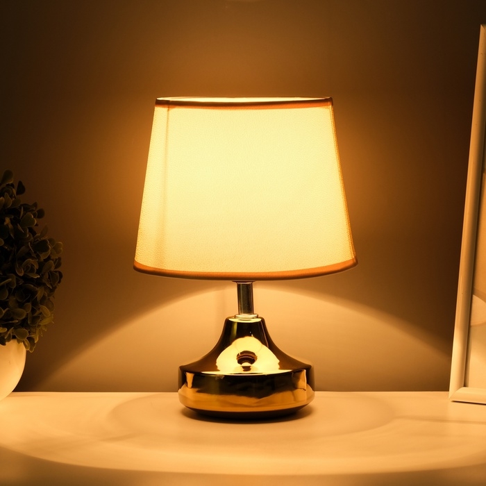 Настольная лампа с абажуром RISALUX «Блеск», 1×40 Вт, Е27, 17×17×24 см Настольная лампа с абажуром RISALUX «Блеск», 1×40 Вт, Е27, 17×17×24 см