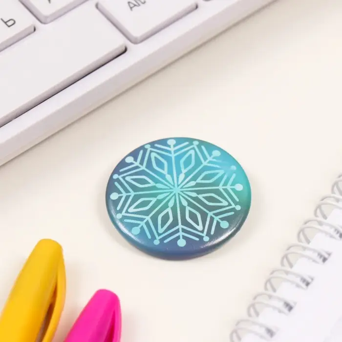 Значок закатной d=35 мм Значок закатной d=35 мм "Снежинка" 6,5х6,5 см
