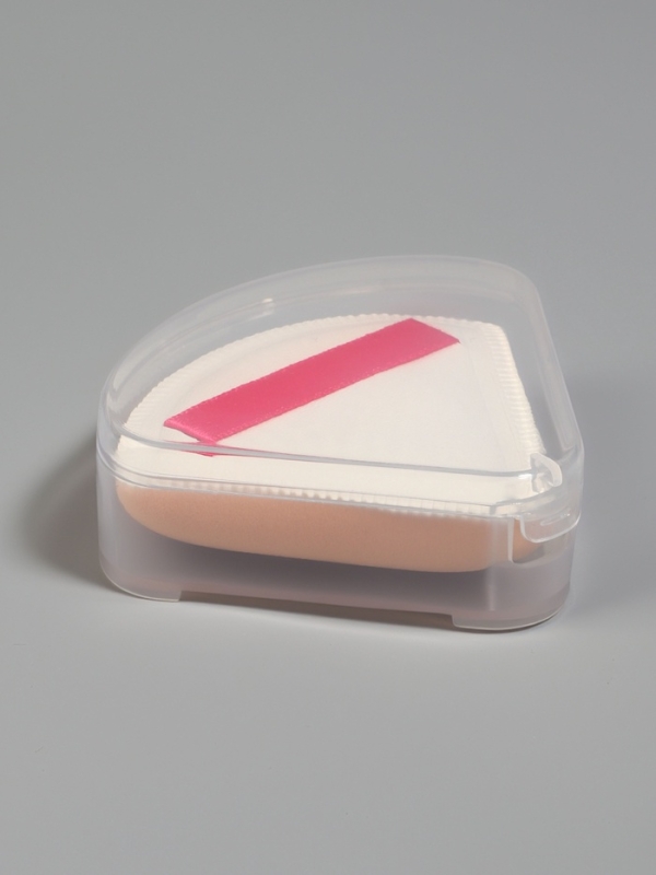 Спонж д/макияжа треуг с держат 7*7см  в пласт футляре латекс белый пакет QF Спонж д/макияжа треуг с держат 7*7см  в пласт футляре латекс белый пакет QF