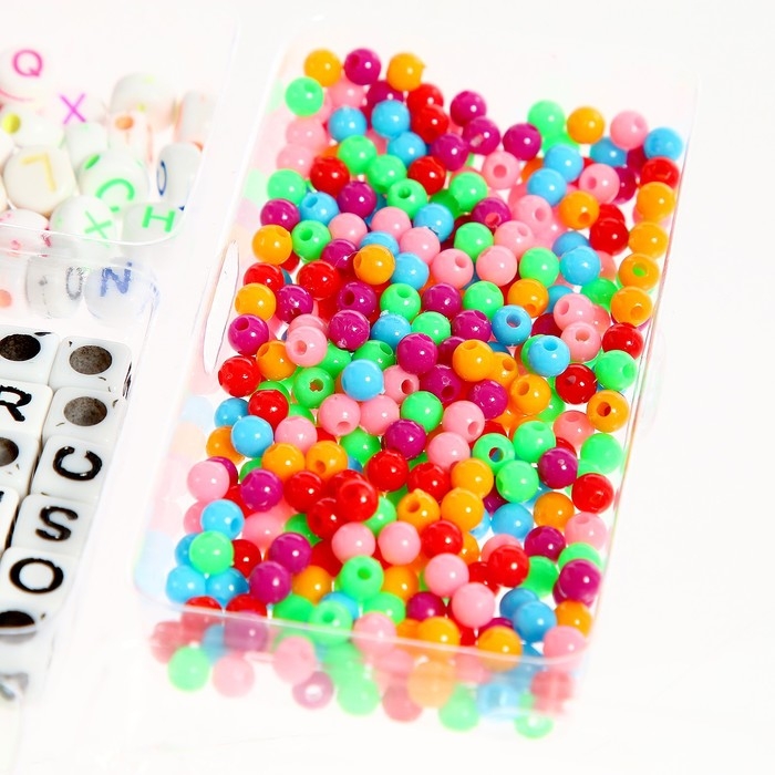 Набор для творчества «Создай своё украшение», 600 бусин и шармов Набор для творчества «Создай своё украшение», 600 бусин и шармов