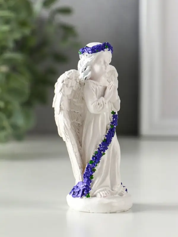 Сувенир полистоун Сувенир полистоун "Девочка-ангел платье с лавандой - молитва" бело-фиолетовый 5,5х3,5х9,3 см 10902