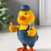 Сувенир полистоун лак "Жёлтый утёнок - мастер на все руки" 7,5х6,5х12 см