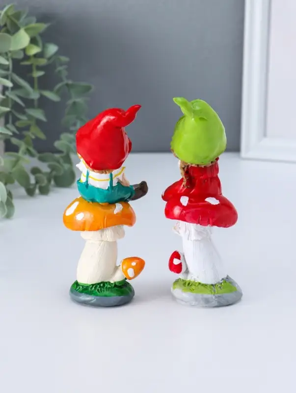 Сувенир полистоун "Малыши в длинных колпаках на мухоморах" набор 2 шт 4х5,5х14,2 см