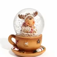 Снежный шар &laquo;Лосик в чашке с конфетами&raquo;, d=4.5 см, 4.5&times;4.5&times;6.5 см