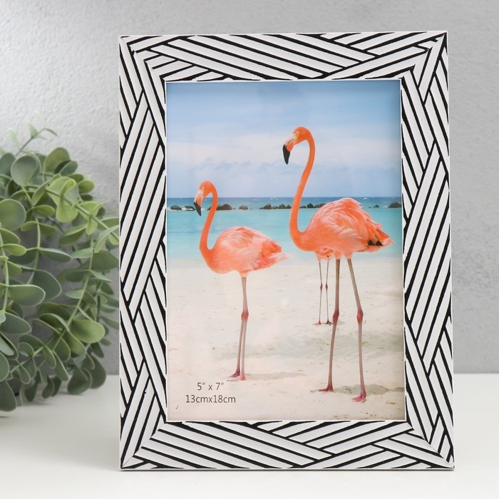 Фоторамка пластик 13х18 см Фоторамка пластик 13х18 см "Чёрные линии на белом" 21,5х16,5 см