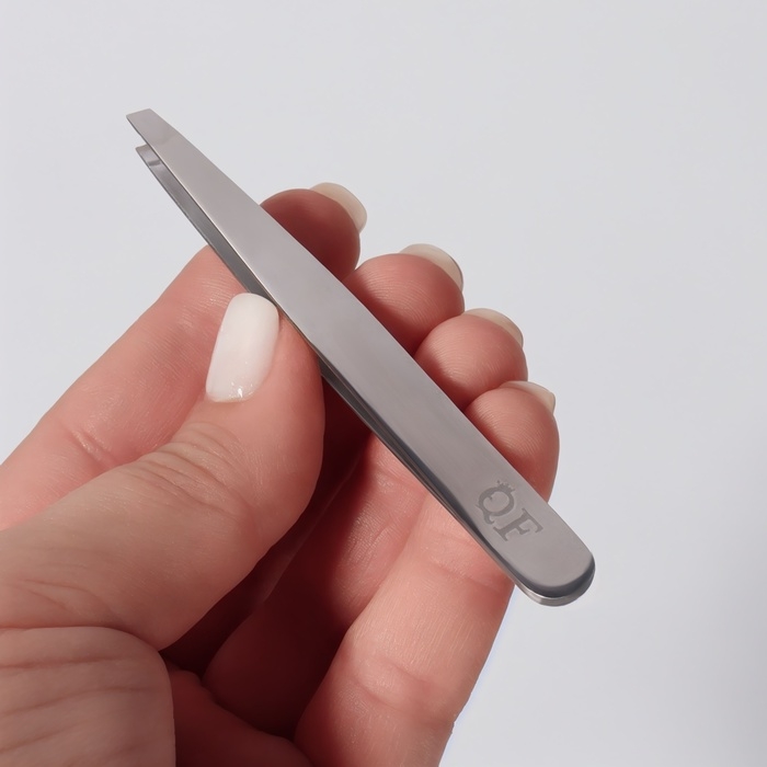 Пинцет «Premium» скошенный, широкий, 9,6 см, на блистере, цвет серебристый Пинцет «Premium» скошенный, широкий, 9,6 см, на блистере, цвет серебристый