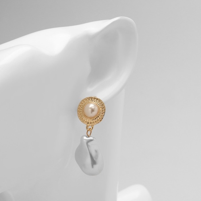 Серьги с жемчугом «Абстракция» крупная бусина, цвет золото Серьги с жемчугом «Абстракция» крупная бусина, цвет золото