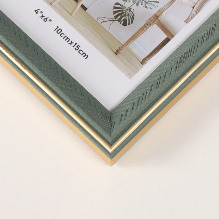 Фоторамка пластик 10х15 см Фоторамка пластик 10х15 см "Галочки на зелёном" с золотой обводкой 1,4х12,7х17,5 см