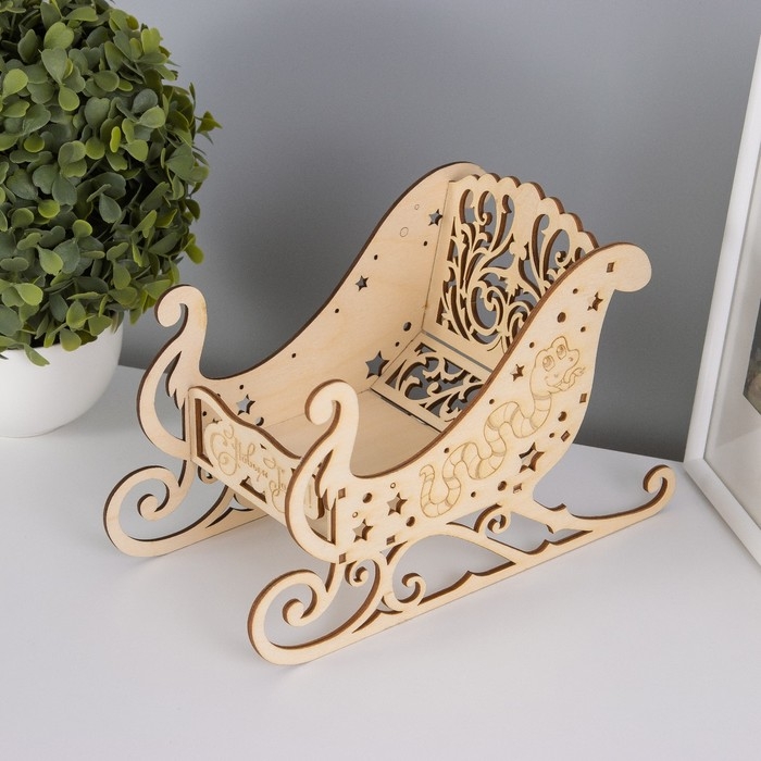 Шкатулка-сани  Шкатулка-сани "Змея. Узор" 21х14х10 см