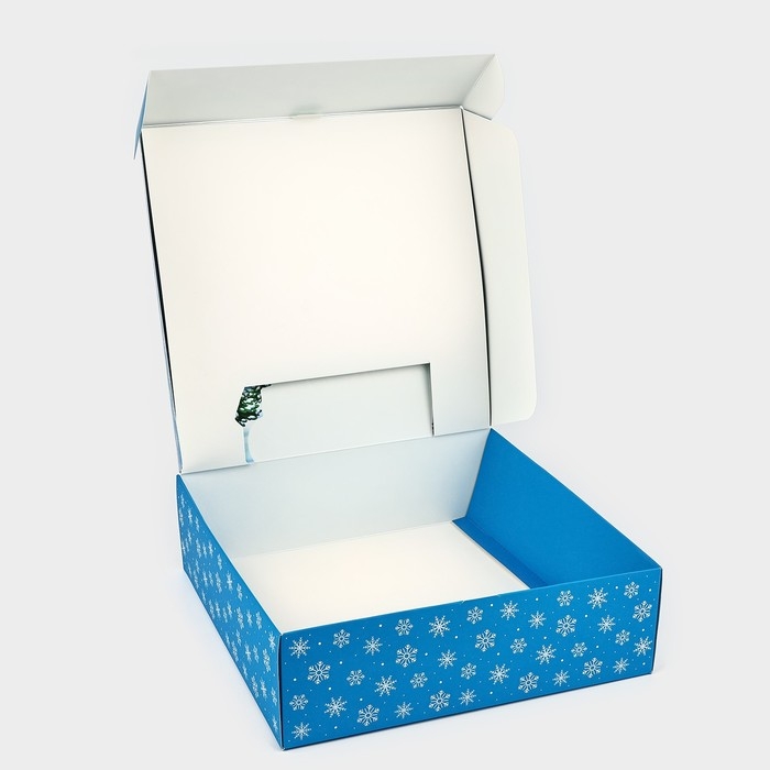 Подарочная коробка новогодняя складная «Зимних чудес», 26 × 26 × 8 см Подарочная коробка новогодняя складная «Зимних чудес», 26 × 26 × 8 см