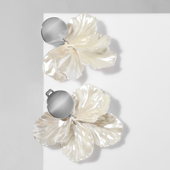 Клипсы «Ветерок», цвет белый в серебре Клипсы «Ветерок», цвет белый в серебре