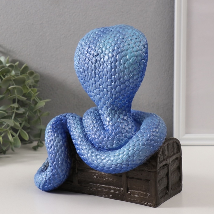 Фигурка Фигурка "КОБРА НА СУНДУКЕ" 20 х 17 х 12 см.