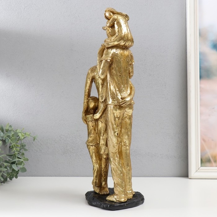 Сувенир полистоун "Крепкая семья" золото 44х15х13 см