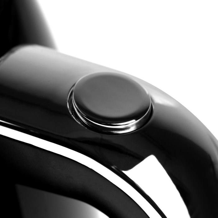 Чайник электрический Leonord LE-1515, пластик, колба металл, 1,7 л, 2200 Вт, чёрный Чайник электрический Leonord LE-1515, пластик, колба металл, 1,7 л, 2200 Вт, чёрный