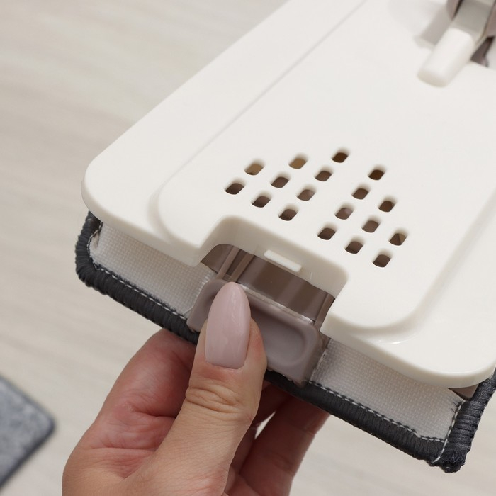 Швабра с отжимом и ведро Доляна: ведро с отсеками для полоскания и отжима 9,3 л, швабра плоская, запасная насадка из микрофибры Швабра с отжимом и ведро Доляна: ведро с отсеками для полоскания и отжима 9,3 л, швабра плоская, запасная насадка из микрофибры