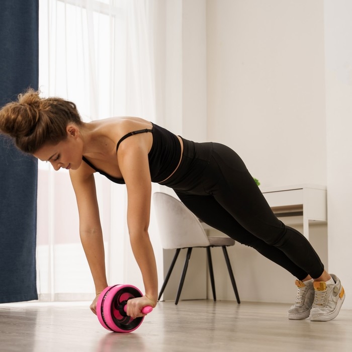 Ролик для пресса ONLYTOP, 38х17х17 см, с ковриком, цвет розовый Ролик для пресса ONLYTOP, 38х17х17 см, с ковриком, цвет розовый