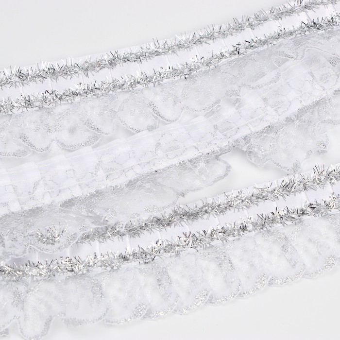 Тесьма, гипюр на атласе с фольгой, 5 см, в рулоне 25 м Тесьма, гипюр на атласе с фольгой, 5 см, в рулоне 25 м