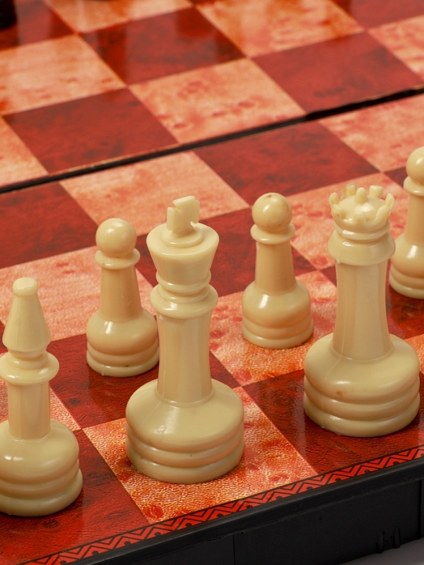 Шахматы 30 х 30 см, король h-5.6 см, d-2.3 см, доска и фигуры пластик Шахматы 30 х 30 см, король h-5.6 см, d-2.3 см, доска и фигуры пластик