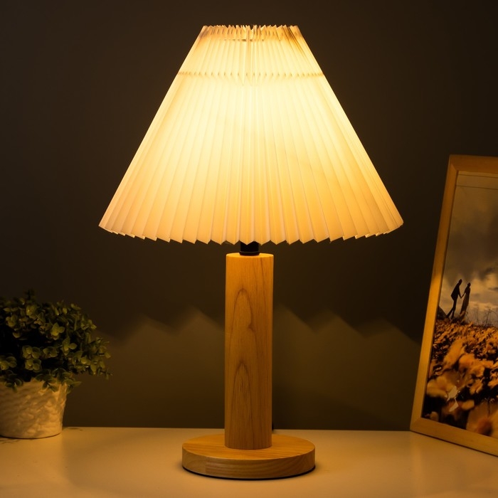 Настольная лампа Настольная лампа "Сандр" E27 40Вт светлое дерево 31х31х45 см RISALUX
