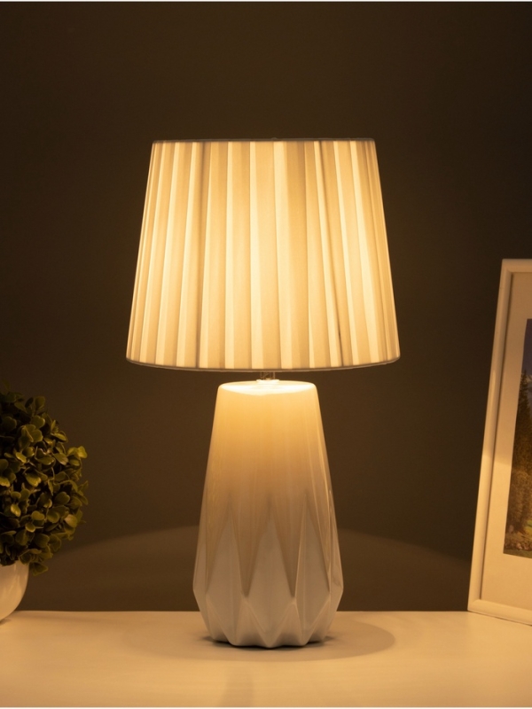 Настольная лампа Настольная лампа "Грация" 1х40Вт Е14 кремовый перламутр 22х22х41см