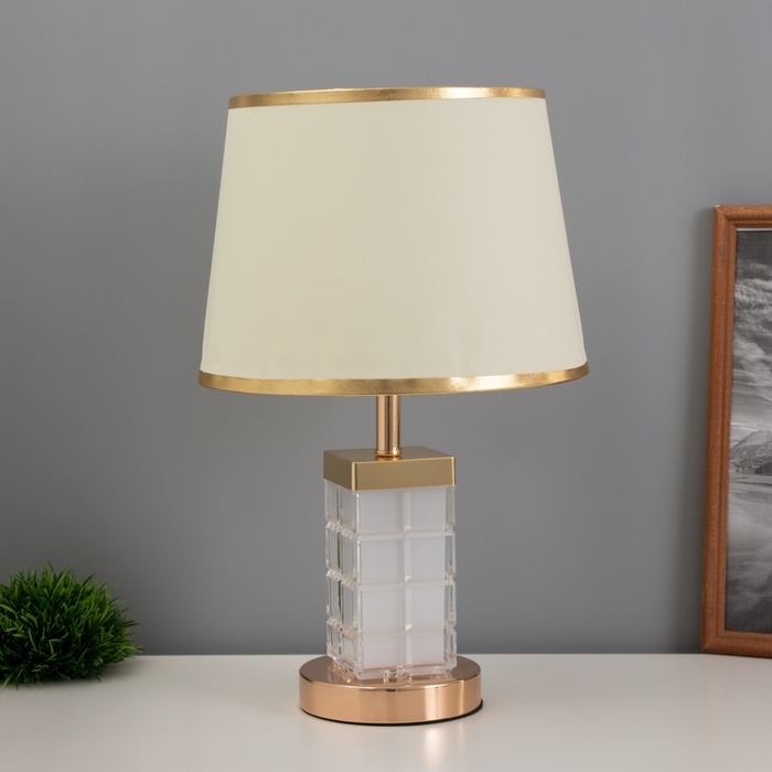 Лампа настольная Лампа настольная "Корона" 1х40Вт Е27 1х3Вт LED золото 23х23х43см