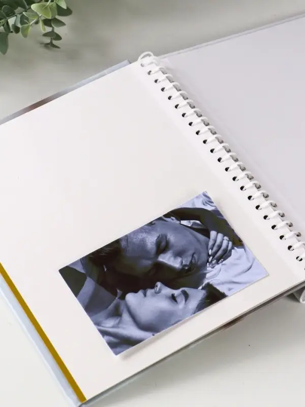 Фотоальбом 10 магнитных листов Фотоальбом 10 магнитных листов "Белый котенок" 23X28см, пер-т внутр.спираль