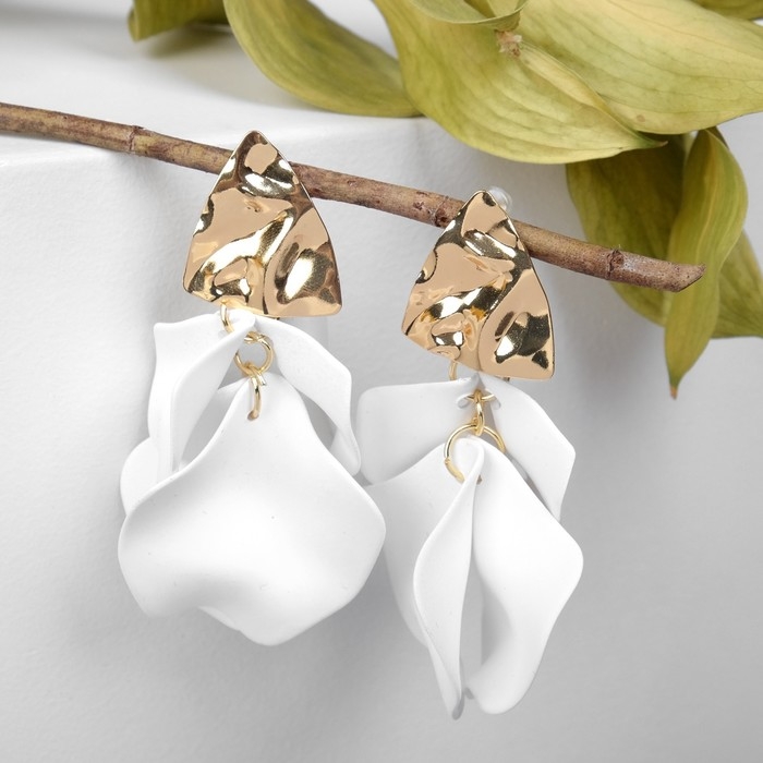 Серьги ассорти «Ветер» мятые треугольники, цвет бело-золотой Серьги ассорти «Ветер» мятые треугольники, цвет бело-золотой