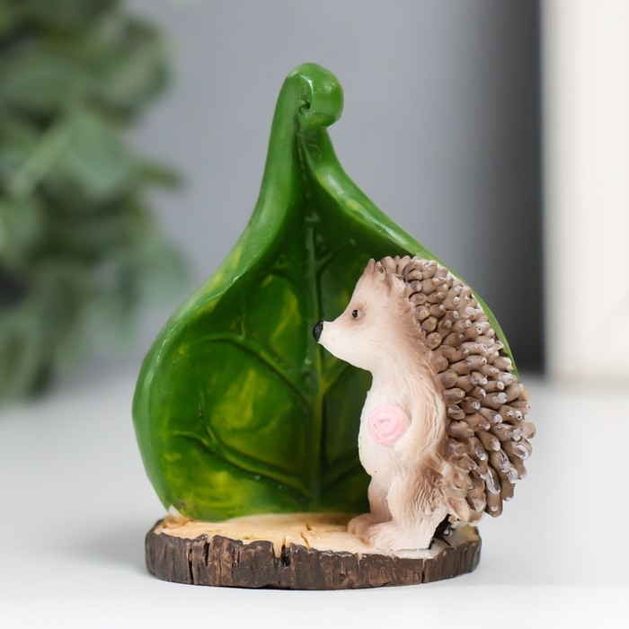 Сувенир полистоун  Сувенир полистоун "Ёжик с леденцом у листика" 7х5,7х4,5 см