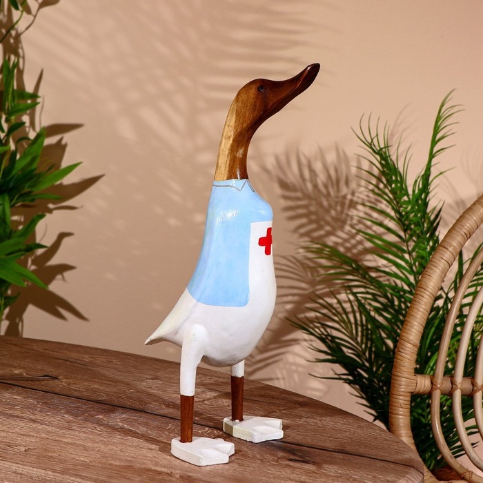 Сувенир Сувенир "Утка-врач" дерево 45 см