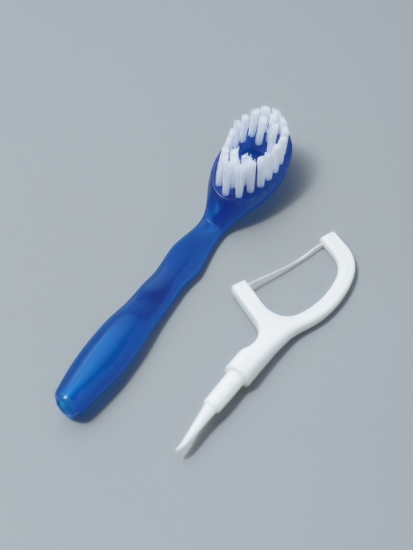 Зубная щетка с зубной нитью 10,5см (наб 2 шт цена за наб) пласт/нейлон синий накл ОТ Зубная щетка с зубной нитью 10,5см (наб 2 шт цена за наб) пласт/нейлон синий накл ОТ