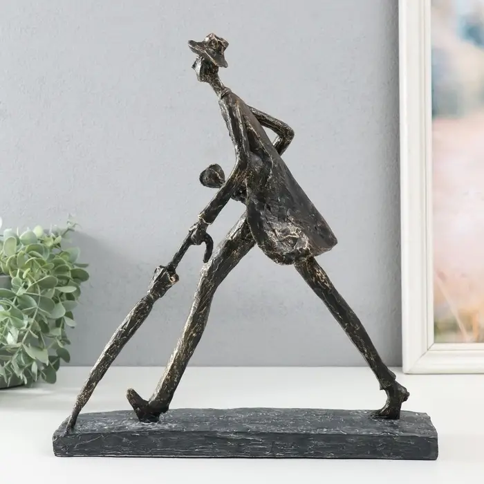 Фигурка полистоун &laquo;Человек с зонтом. На свидание&raquo; под металл, 31.7&times;12&times;34.4 см