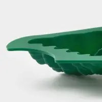 Форма для выпечки новогодняя Доляна &laquo;Ёлки&raquo;, силикон, 31.5&times;19&times;3 см, 5 ячеек (10&times;8.8&times;3 см), зелёная