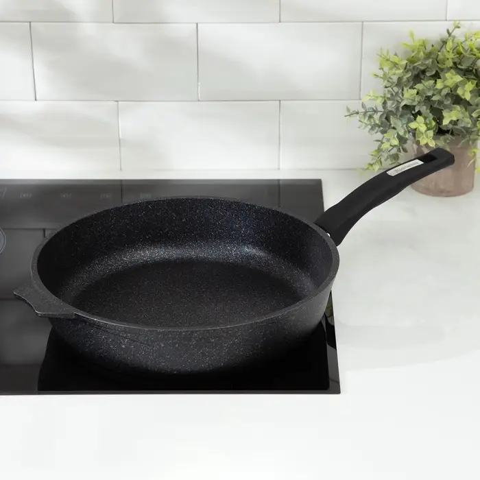 Сковорода Мечта &laquo;Гранит Star&raquo;, d=30 см, h=6.5 см, пластиковая ручка, антипригарное покрытие, литой алюминий, серая