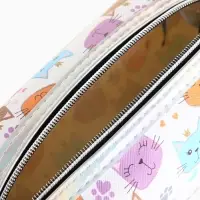 Косметичка женская на молнии объёмная, маленькая, с принтом, белая