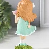Сувенир полистоун "Малышка в зелёном платье с цветами, с бабочкой на ладоне" 7,5х5х15,5 см   1092989