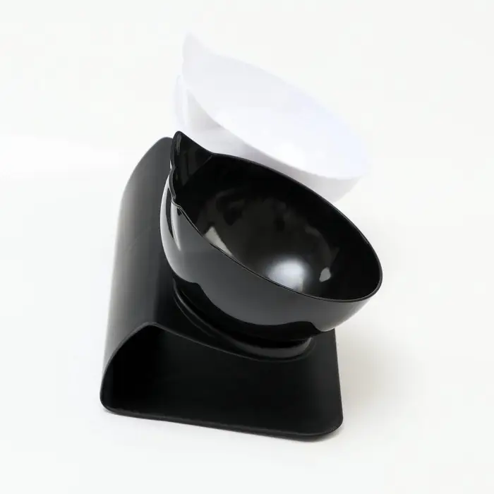 Миски, 27.5&times;14&times;15 см, 2 шт., на чёрной подставке, пластик, чёрная, белая