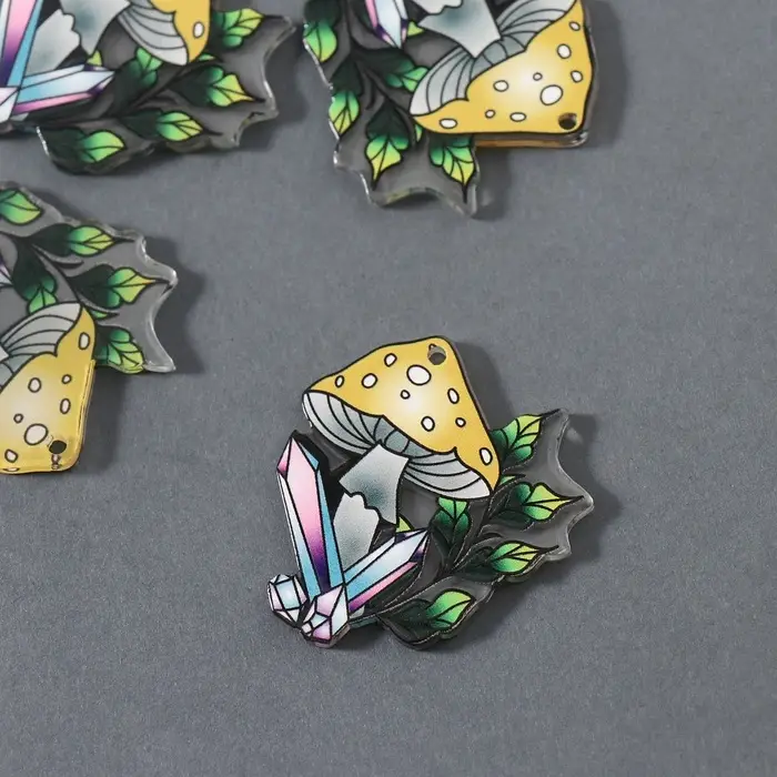 Декор для творчества акрил двусторонний Декор для творчества акрил двусторонний "Мухомор и кристаллы" 3,7х3,3х0,2 см