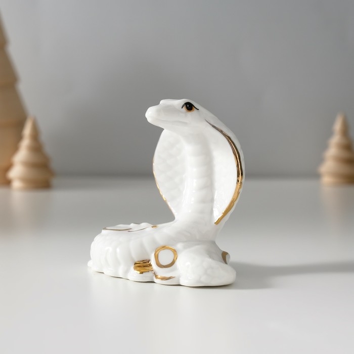 Сувенир керамика Сувенир керамика "Белая кобра с горкой монет" с золотом 4,5х8х7,5 см